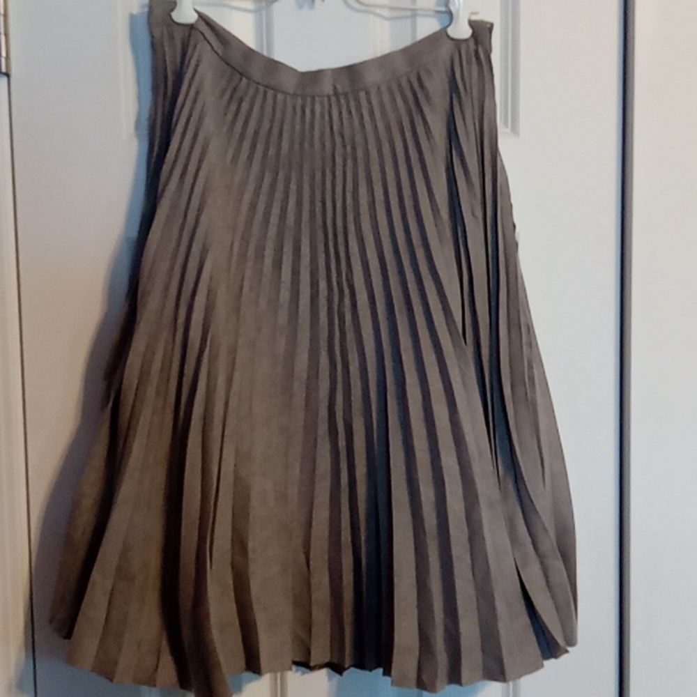 Valerie Stevens Grey Suede A-Line Pleated Skirt